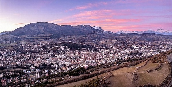  Gap, son Charance et ses environs vus du ciel...