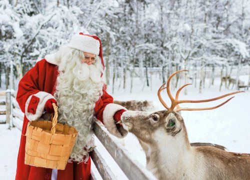 le-pere-noel-est-tres-attentionne-envers-ses-rennes-il-doit_5424819_640x360p