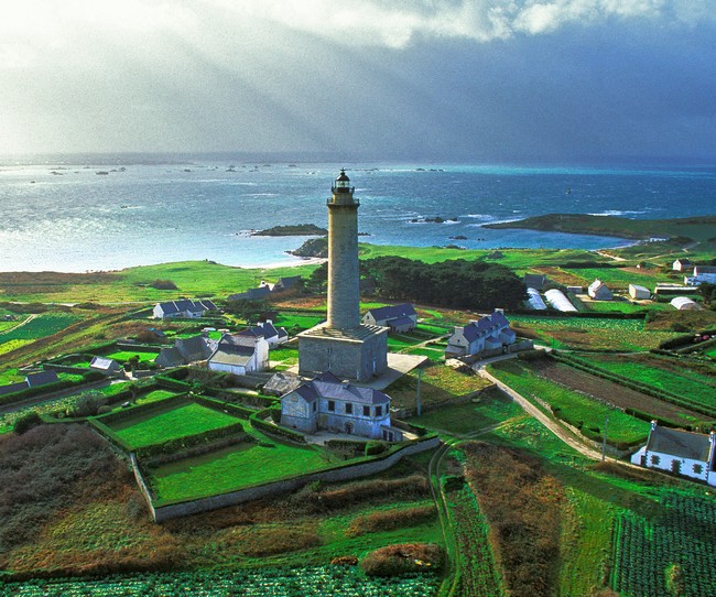 phare-de-l-le-de-batz-bretagne-france